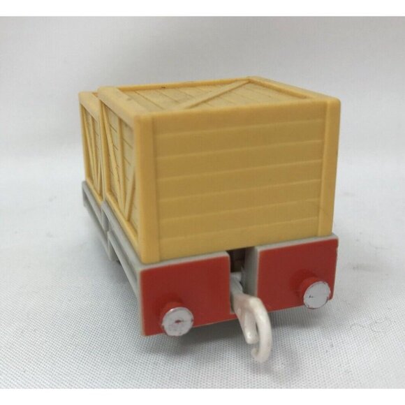 THOMAS THE TRAIN TRACKMASTER  YELLOW CARGO TRAIN TENDER 2005 - Picture 2 of 4